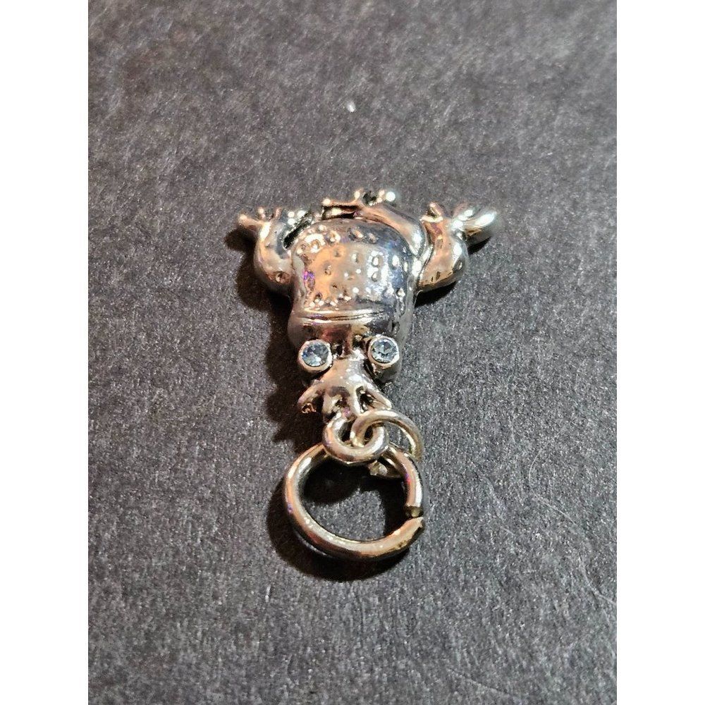 Silver tone frog pendant charm - Picture 4 of 9